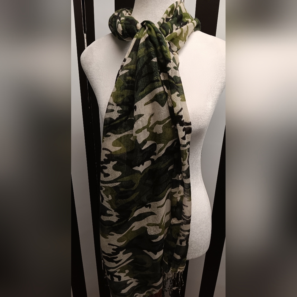 Long rectangular camo scarf - Picture 3 of 6